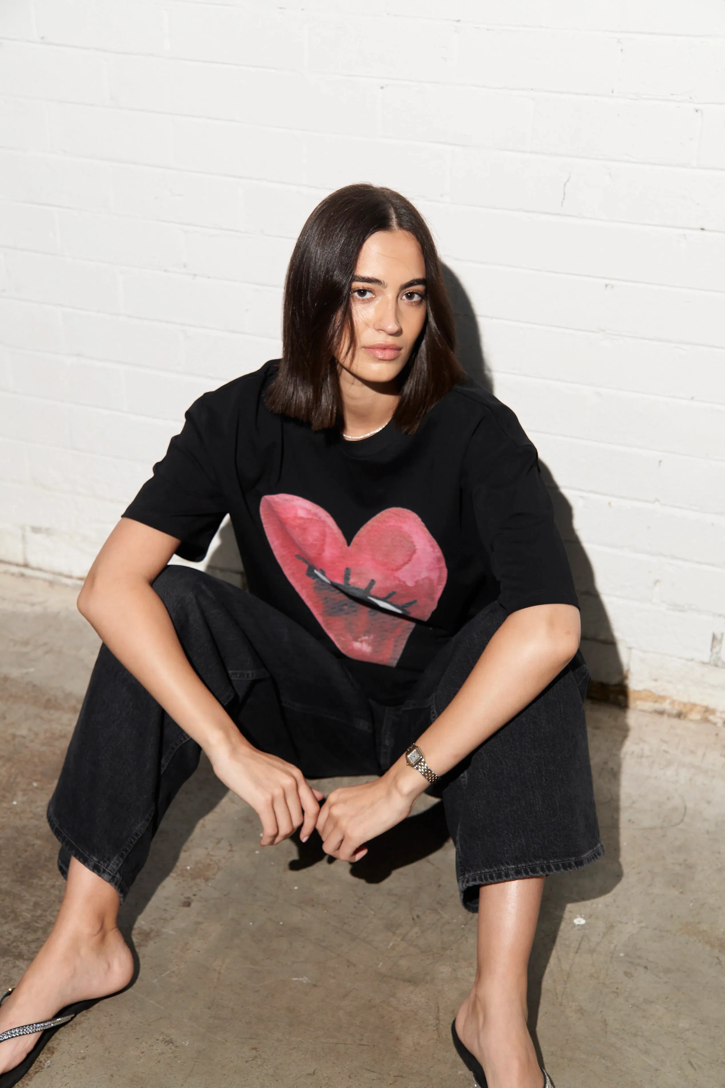 BURGUNDY HEARTS CLUB OVERSIZE TEE - BLACK BEAUTY - MAKU