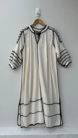 2025 FASHION TRENDS FOR WOMEN ESPANOLA DRESS LONG SLEEVE - CREAM / NAVY CROCHET - LAS NINAS