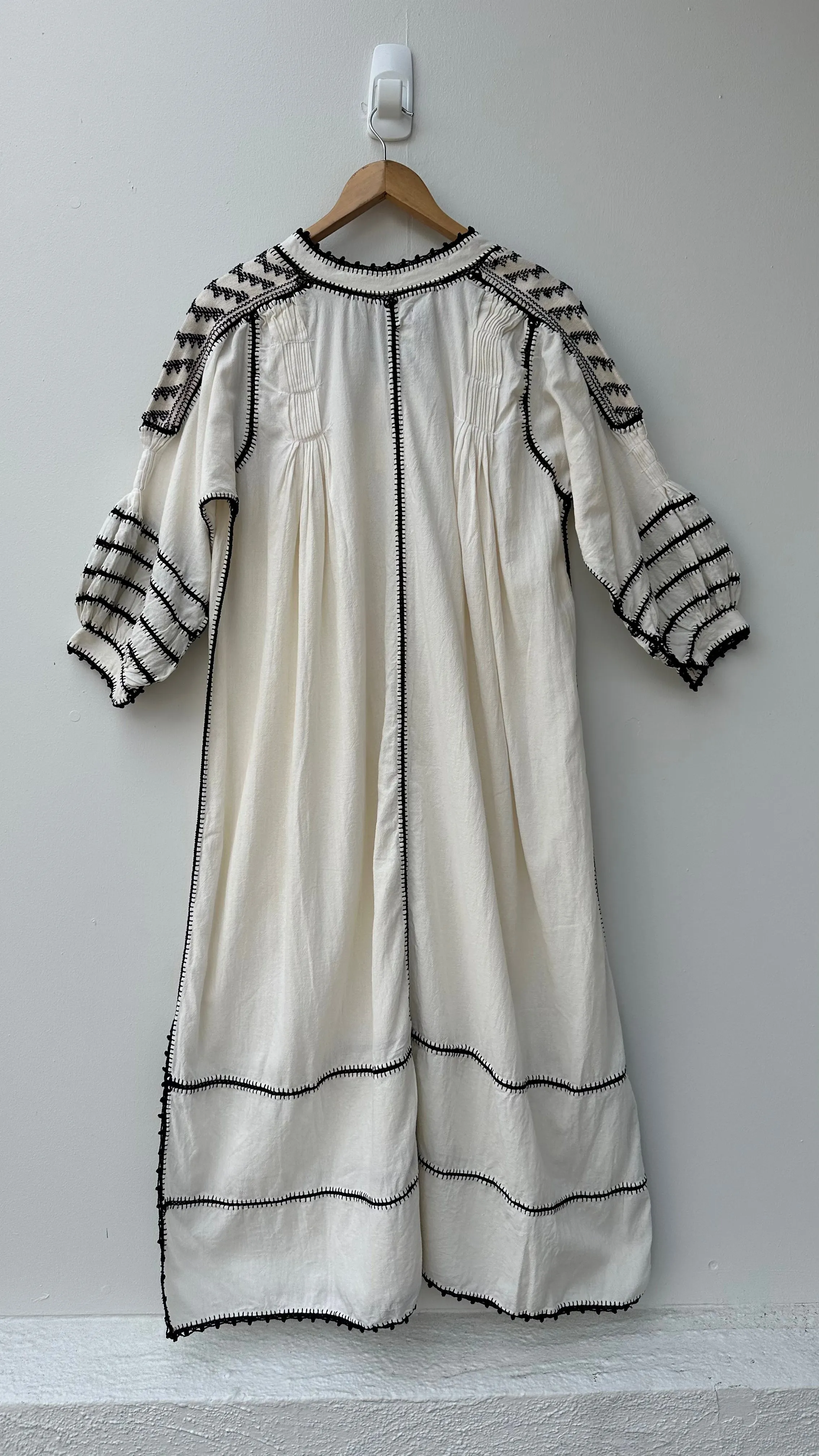 2025 FASHION TRENDS FOR WOMEN ESPANOLA DRESS LONG SLEEVE - CREAM / NAVY CROCHET - LAS NINAS