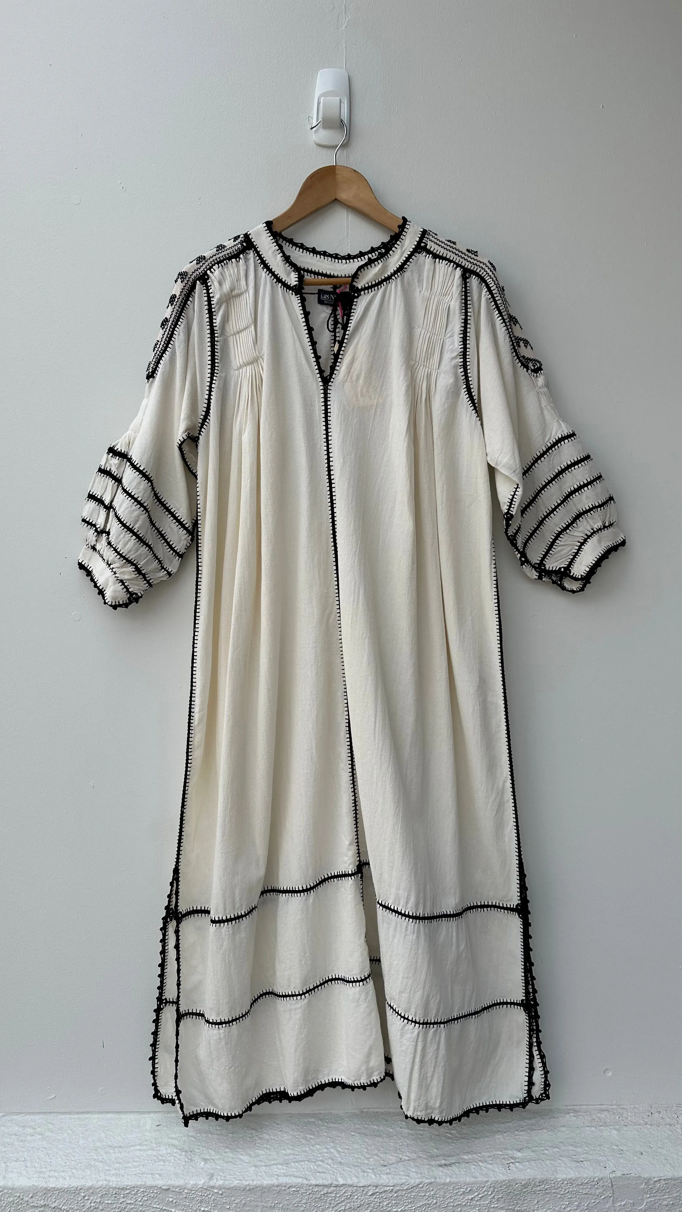 2025 FASHION TRENDS FOR WOMEN ESPANOLA DRESS LONG SLEEVE - CREAM / NAVY CROCHET - LAS NINAS
